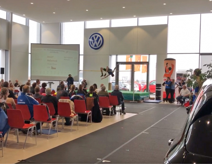 Hochsprung mit Musik 2020 im Volkswagen Zentrum Hof