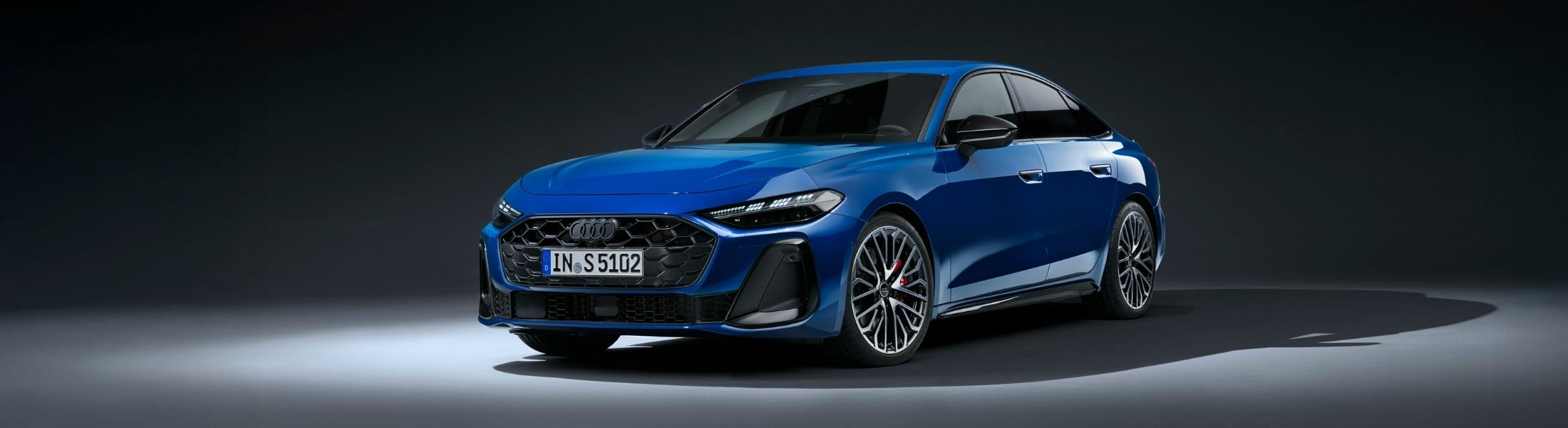 Blauer Audi S5