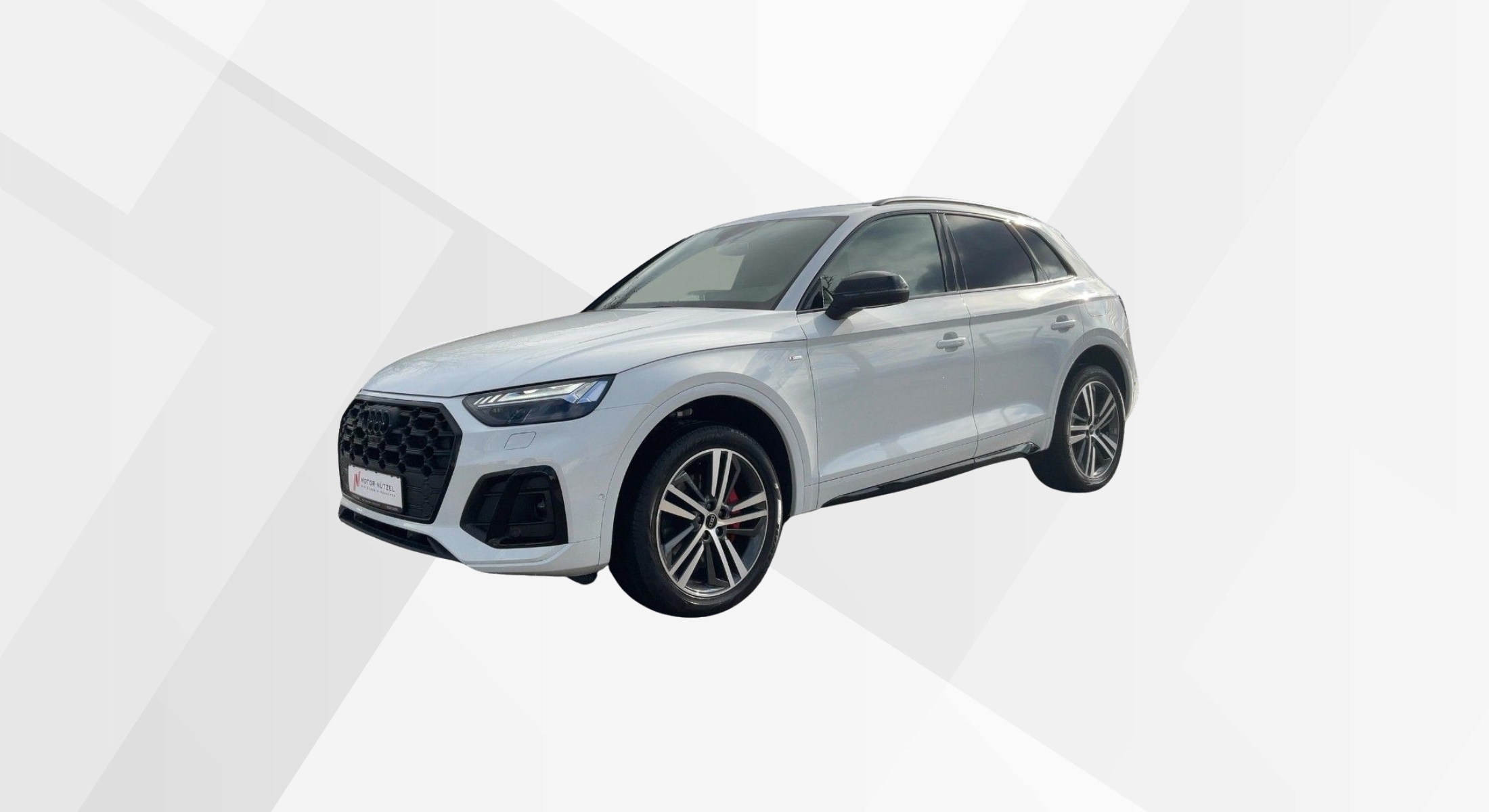 Der Audi Q5 Hybrid in der Farbe Gletscherweiß Metallic.