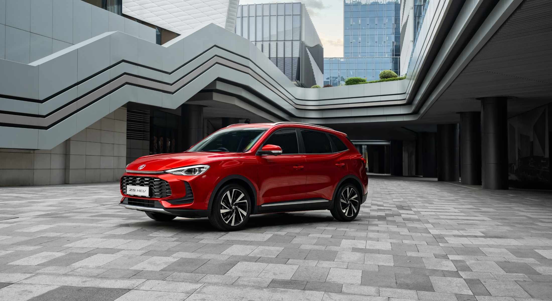 Der MG ZS HEV in Rot