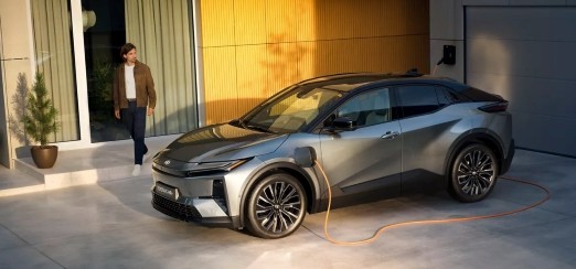 toyota c-hr+ aufladen