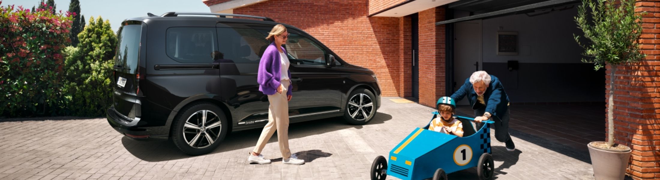 VW Caddy in schwarz