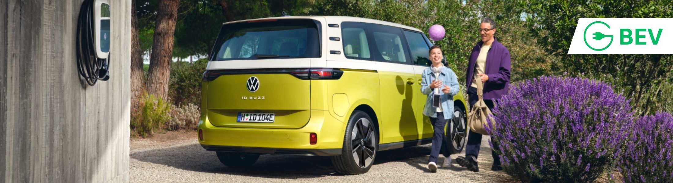 VW ID.Buzz in Weiß und Gelb