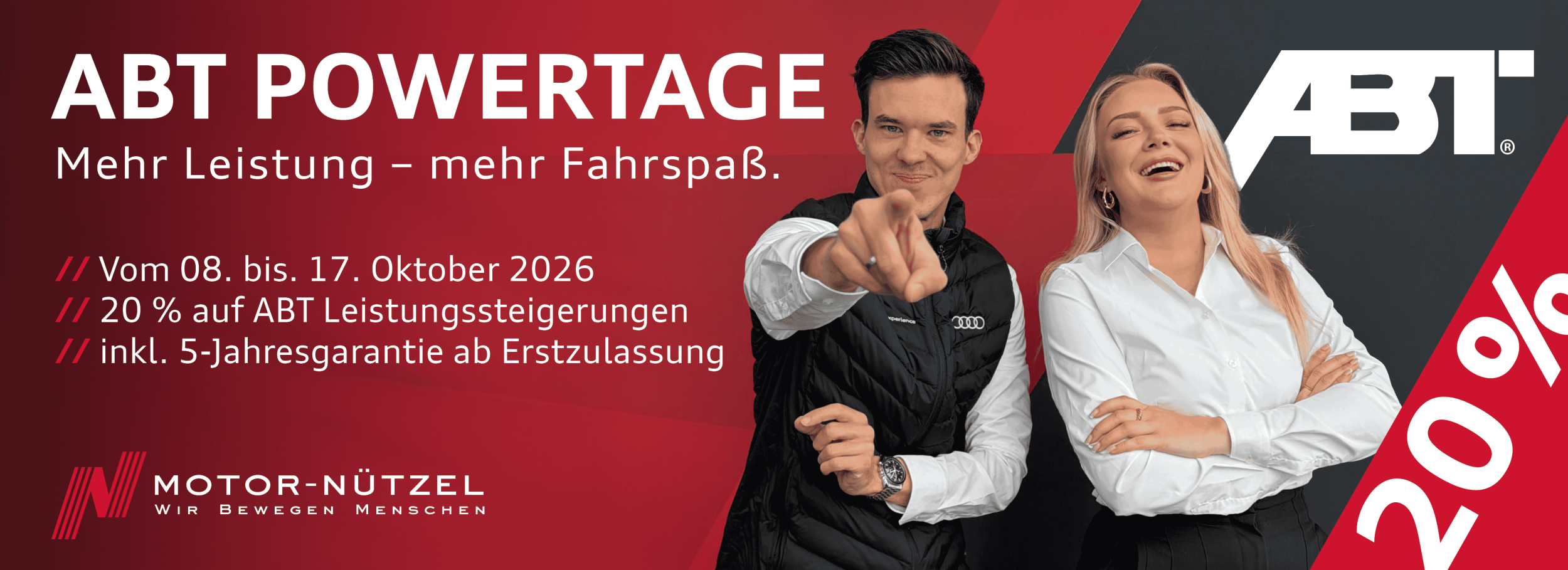 Ein blauer Audi vor dem ABT Logo