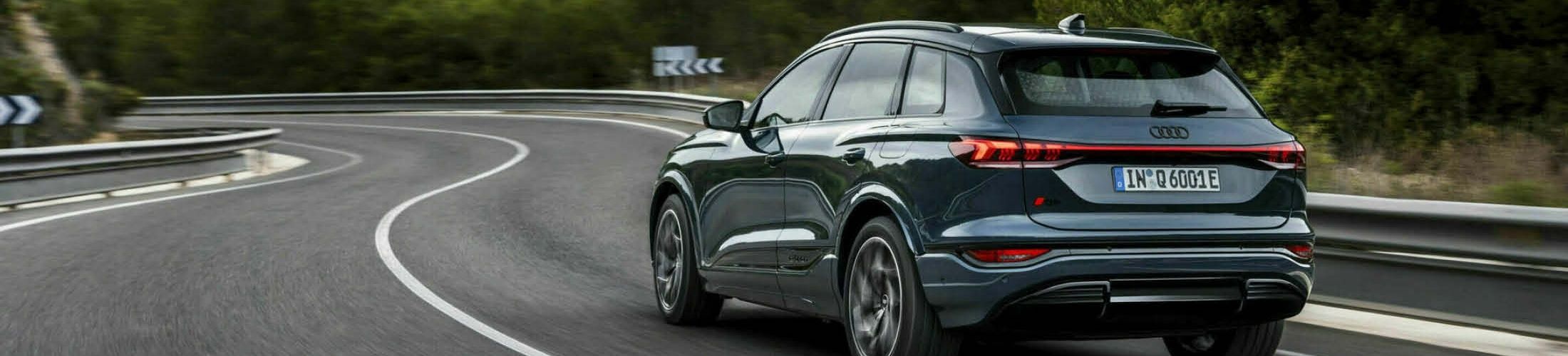 Heckansicht eines Audi Q5