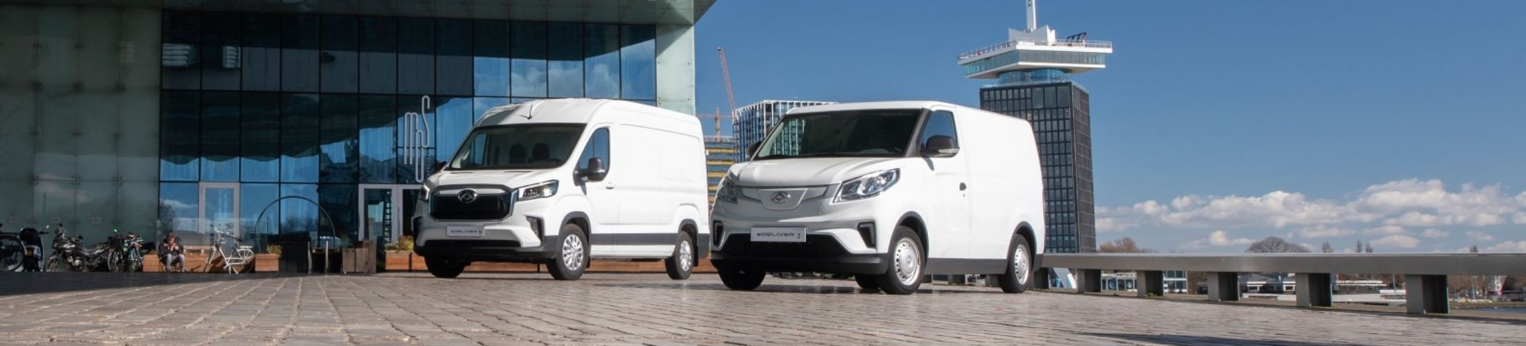 Zwei Maxus Modelle nebeneinander